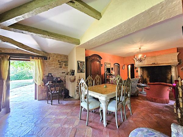 Montayral (47500) Domaine exceptionel sur 10 hectares avec demeure du XIX eme, dépendances, bois, prés, lac privé et piscine