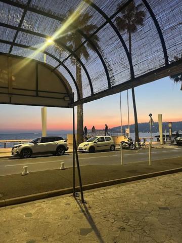 🌴 À céder : Fonds de commerce – Loisirs nautiques – Juan-les-Pins 🌊