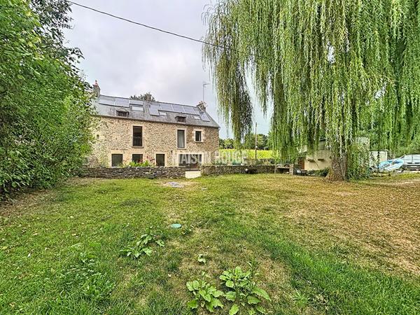 Maison en pierre à vendre à Plouër-sur-Rance 3 chambres, grenier aménageable, grand terrain arboré et fort potentiel