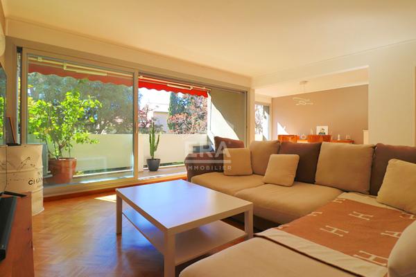 A vendre Appartement 4/5 pièces rénové 106 m² avec balcon  Marseille 13008 Sainte-Anne
