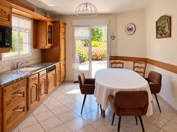 Maison en pierres à Pleurtuit avec 4 chambres