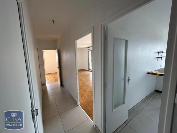Appartement à louer 2 pièces 70m² Saint-Priest-en-Jarez (42270)