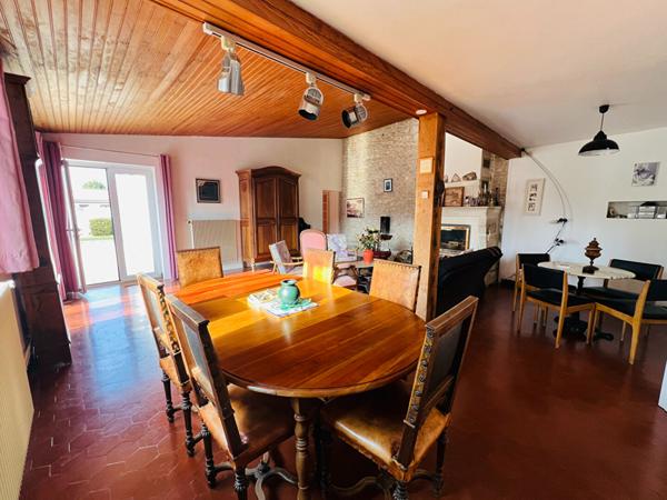 MAISON DE CHARME - QUARTIER CALME - BELLE PIECE DE VIE