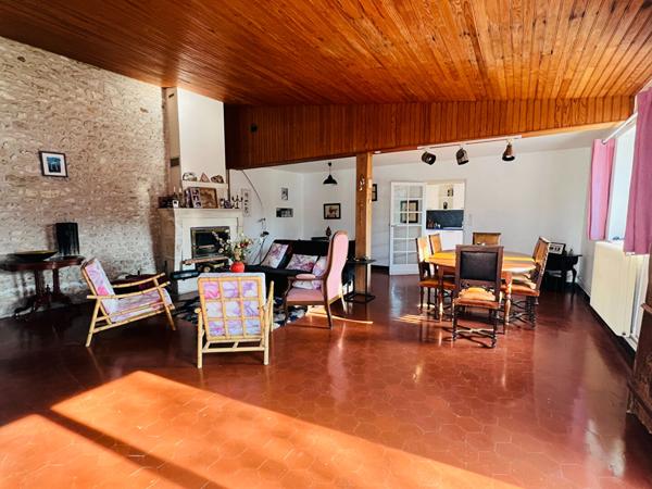 MAISON DE CHARME - QUARTIER CALME - BELLE PIECE DE VIE