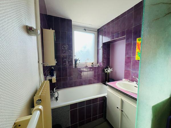 MAISON DE CHARME - QUARTIER CALME - BELLE PIECE DE VIE