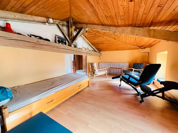 MAISON DE CHARME - QUARTIER CALME - BELLE PIECE DE VIE