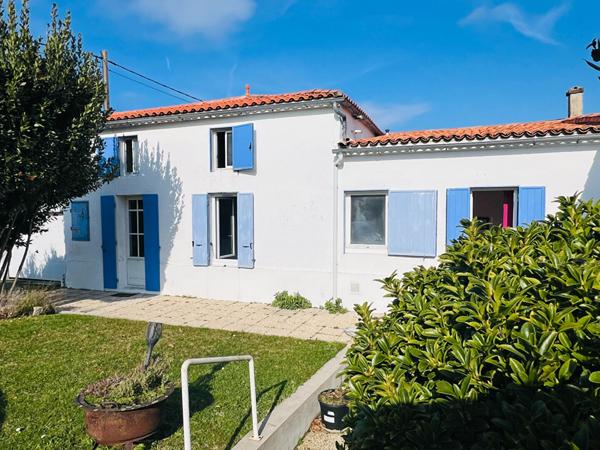 MAISON DE CHARME - QUARTIER CALME - BELLE PIECE DE VIE