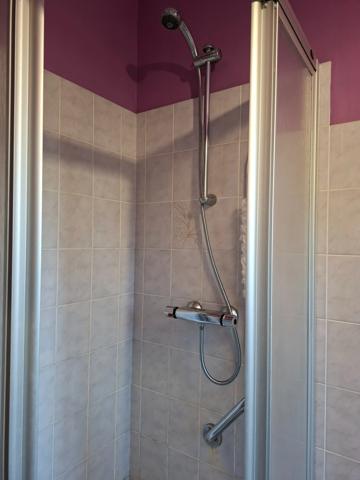 Propriété Habitation, maisonnette et grange, 3000m2 terrain clos, Hameau, proche Saint Pierre des Nids, La ferriere Bochard...A découvrir absolument !!