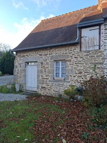 Propriété Habitation, maisonnette et grange, 3000m2 terrain clos, Hameau, proche Saint Pierre des Nids, La ferriere Bochard...A découvrir absolument !!