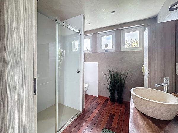 Maison d'Exception à Deux Pas de la Plage des Sables d'Or ! Confort et Luxe au Coeur d'un Cadre Idéal"