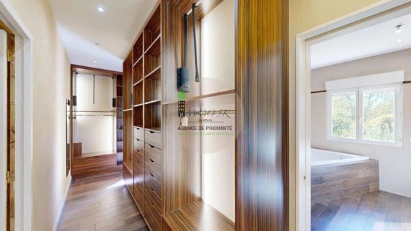 Maison
         10 pièces
        - 330 m² Bien prestige 1 290 000 €*