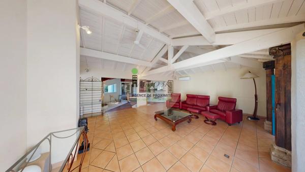 Maison
         10 pièces
        - 330 m² Bien prestige 1 290 000 €*