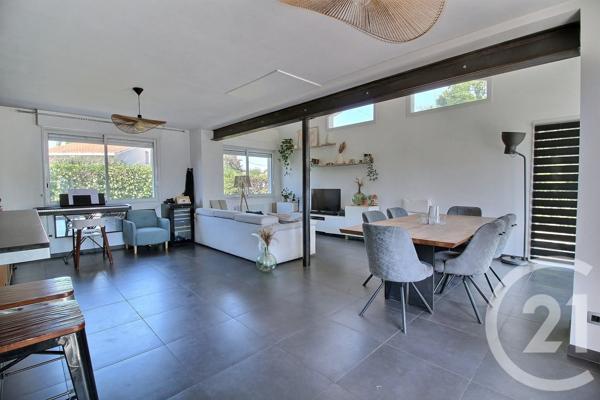 Maison à vendre  6 pièces - 145 m 2   PESSAC  - 33