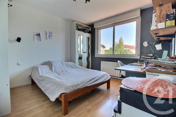 Maison à vendre  6 pièces - 145 m 2   PESSAC  - 33