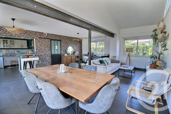Maison à vendre  6 pièces - 145 m 2   PESSAC  - 33