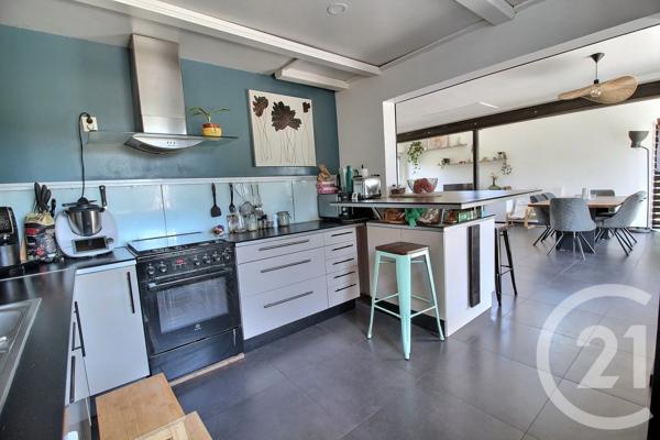 Maison à vendre  6 pièces - 145 m 2   PESSAC  - 33