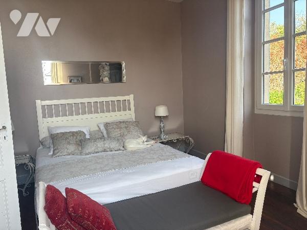 Magnifique maison de caractère  avec dépendances, jardin, piscine à l'abri des regards...