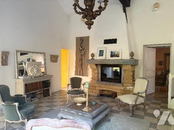 Magnifique maison de caractère  avec dépendances, jardin, piscine à l'abri des regards...