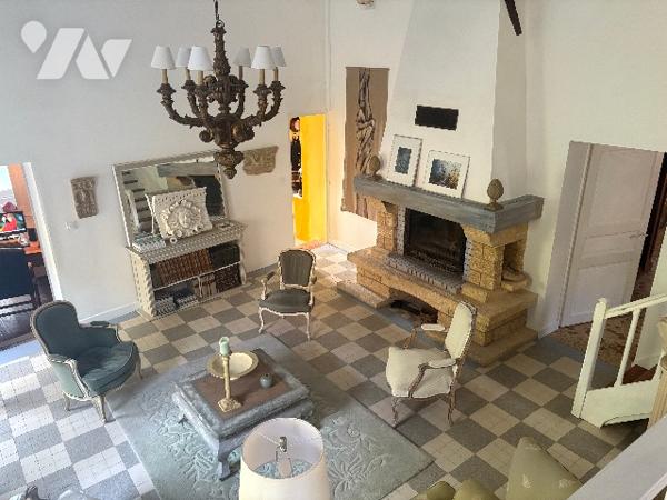 Magnifique maison de caractère  avec dépendances, jardin, piscine à l'abri des regards...