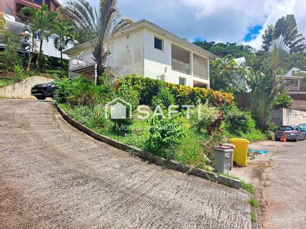 Maison  type F4  sur trois- îlets avec une vue mer magnifique.