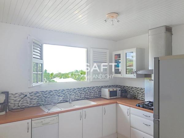 Maison  type F4  sur trois- îlets avec une vue mer magnifique.