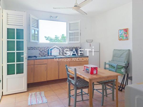 Maison  type F4  sur trois- îlets avec une vue mer magnifique.