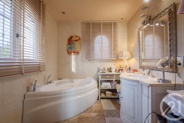 Maison à vendre  7 pièces - 331 m2 STE MAXIME - 83