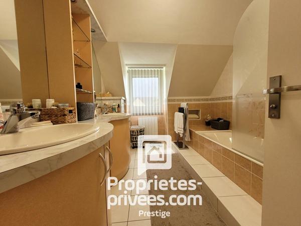 FOUESNANT 29170 - Demeure avec piscine intérieure 4 chambres