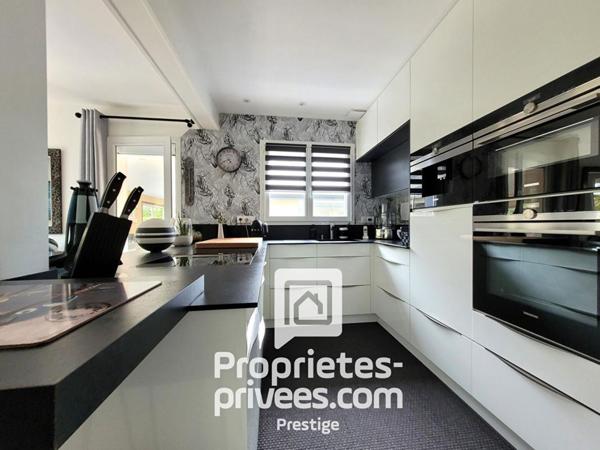 FOUESNANT 29170 - Demeure avec piscine intérieure 4 chambres