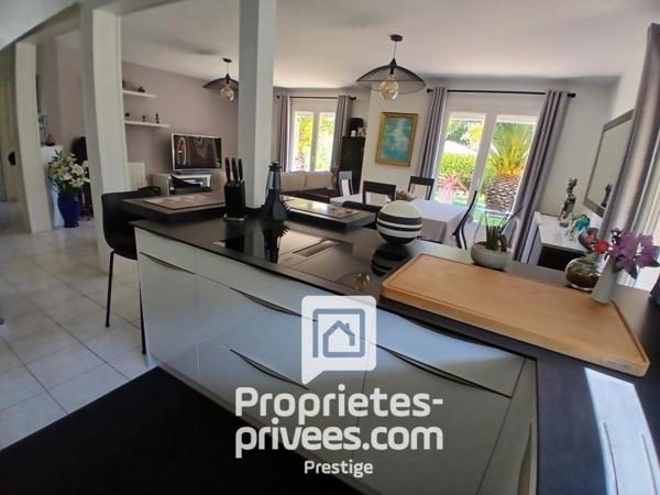 FOUESNANT 29170 - Demeure avec piscine intérieure 4 chambres