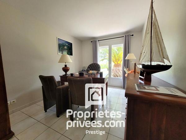 FOUESNANT 29170 - Demeure avec piscine intérieure 4 chambres