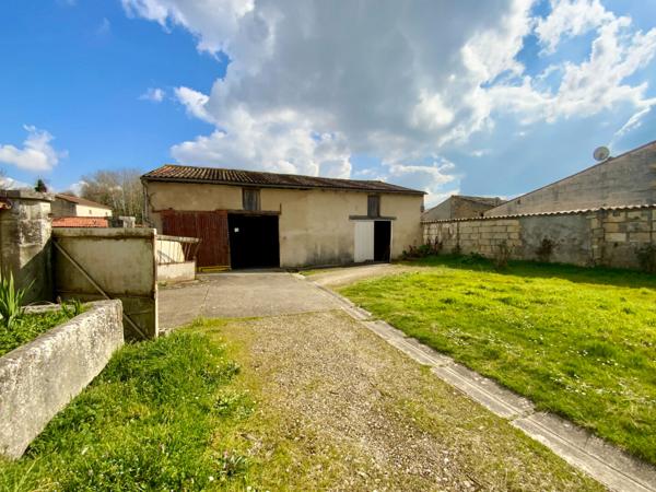 Double garage 200m² environ