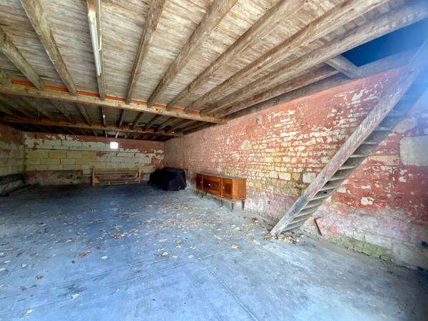 Double garage 200m² environ