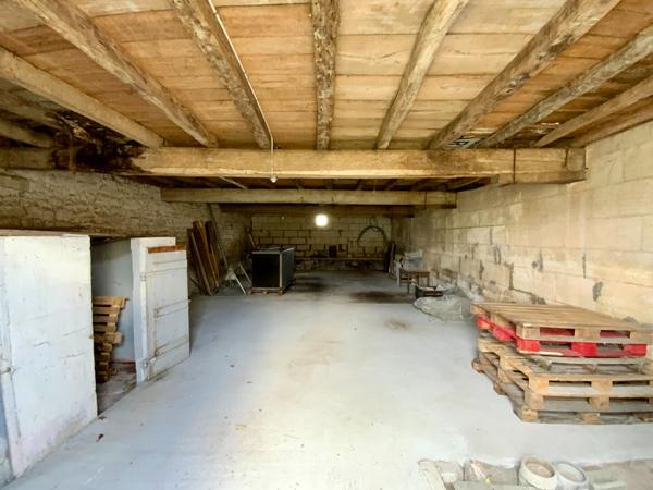 Double garage 200m² environ