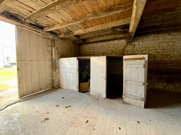 Double garage 200m² environ