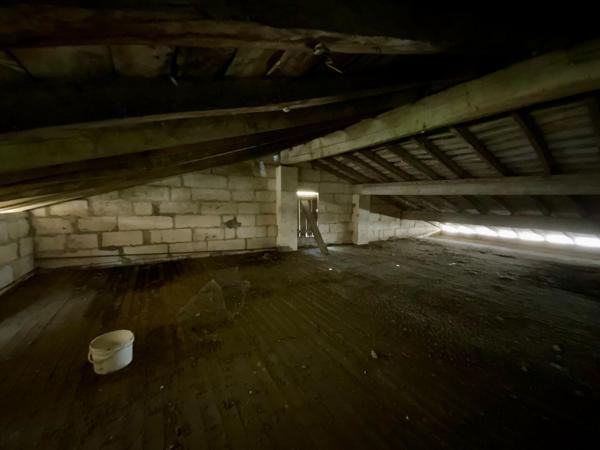 Double garage 200m² environ