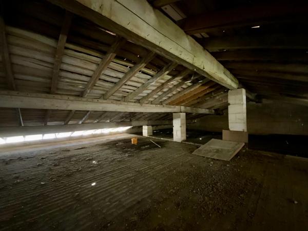 Double garage 200m² environ