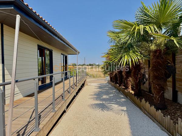 Vente
                Maison170 m² - 6 Pièces -
                    TALMONT SAINT HILAIRE (85440)