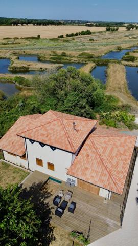 Vente
                Maison170 m² - 6 Pièces -
                    TALMONT SAINT HILAIRE (85440)