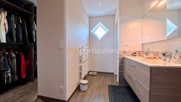 Vente
                Maison170 m² - 6 Pièces -
                    TALMONT SAINT HILAIRE (85440)