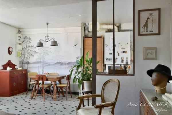 SULLY SUR LOIRE Maison de ville rénovée d'environ 75m2.