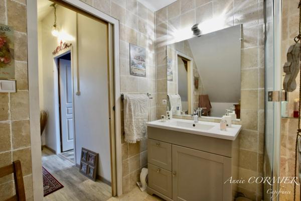 SULLY SUR LOIRE Maison de ville rénovée d'environ 75m2.