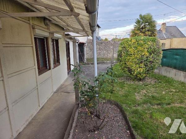 MAYENNE- Coeur de ville, maison d'habitation de plain pied avec terrain.

Maison d'habitation...