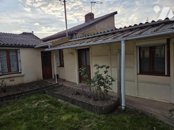 MAYENNE- Coeur de ville, maison d'habitation de plain pied avec terrain.

Maison d'habitation...