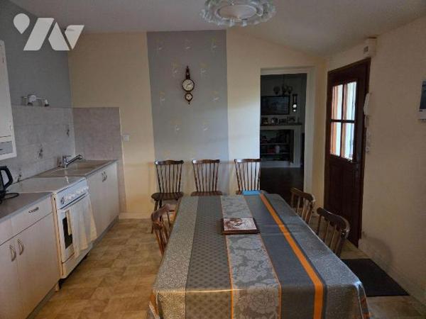 MAYENNE- Coeur de ville, maison d'habitation de plain pied avec terrain.

Maison d'habitation...