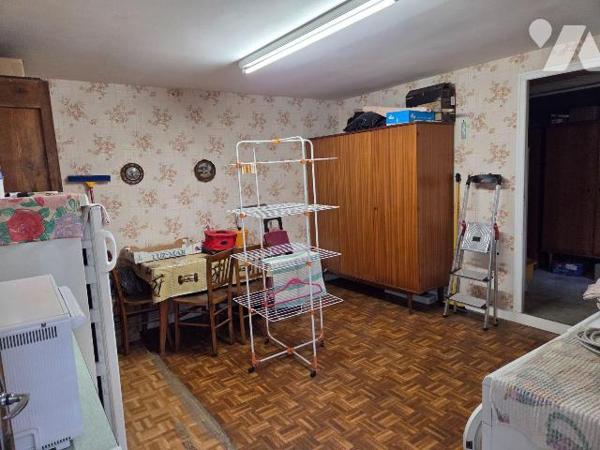 MAYENNE- Coeur de ville, maison d'habitation de plain pied avec terrain.

Maison d'habitation...