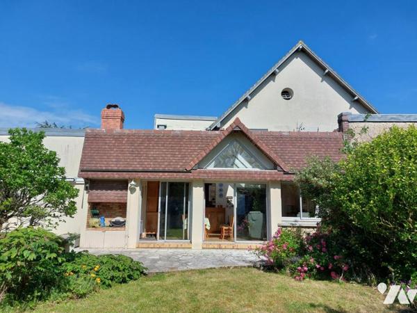 Sur 1200m² de terrain, propriété à 500m de la Mer