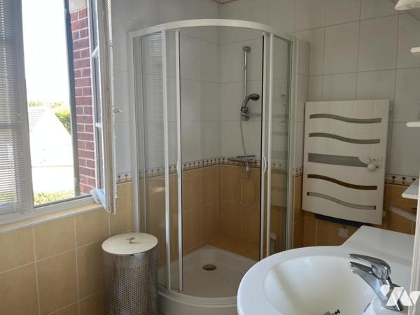 Sur 1200m² de terrain, propriété à 500m de la Mer