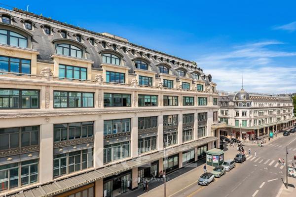 Duplex derniers étages en face du Bon Marché