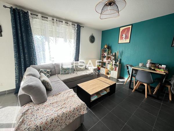 Appartement 3 pièces dans résidence récente proche des commerces +1 emplacement de parking couvert